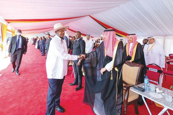 نيابة عن ولي العهد.. نائب وزير الخارجية يشارك في حفل تنصيب رئيس أوغندا