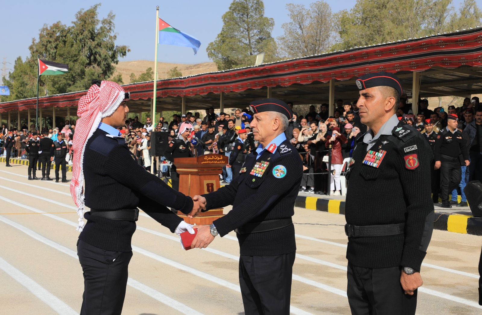 جو 24 : اللواء المعايطة يرعى تخريج دورة الشرطة المستجدين في سواقة