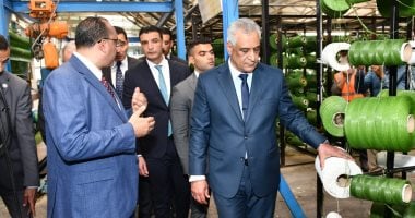 وزراء الإنتاج الحربى والشباب والصناعة يتفقدون شركة "كابتكس" لتوطين صناعة المستلزمات الرياضية