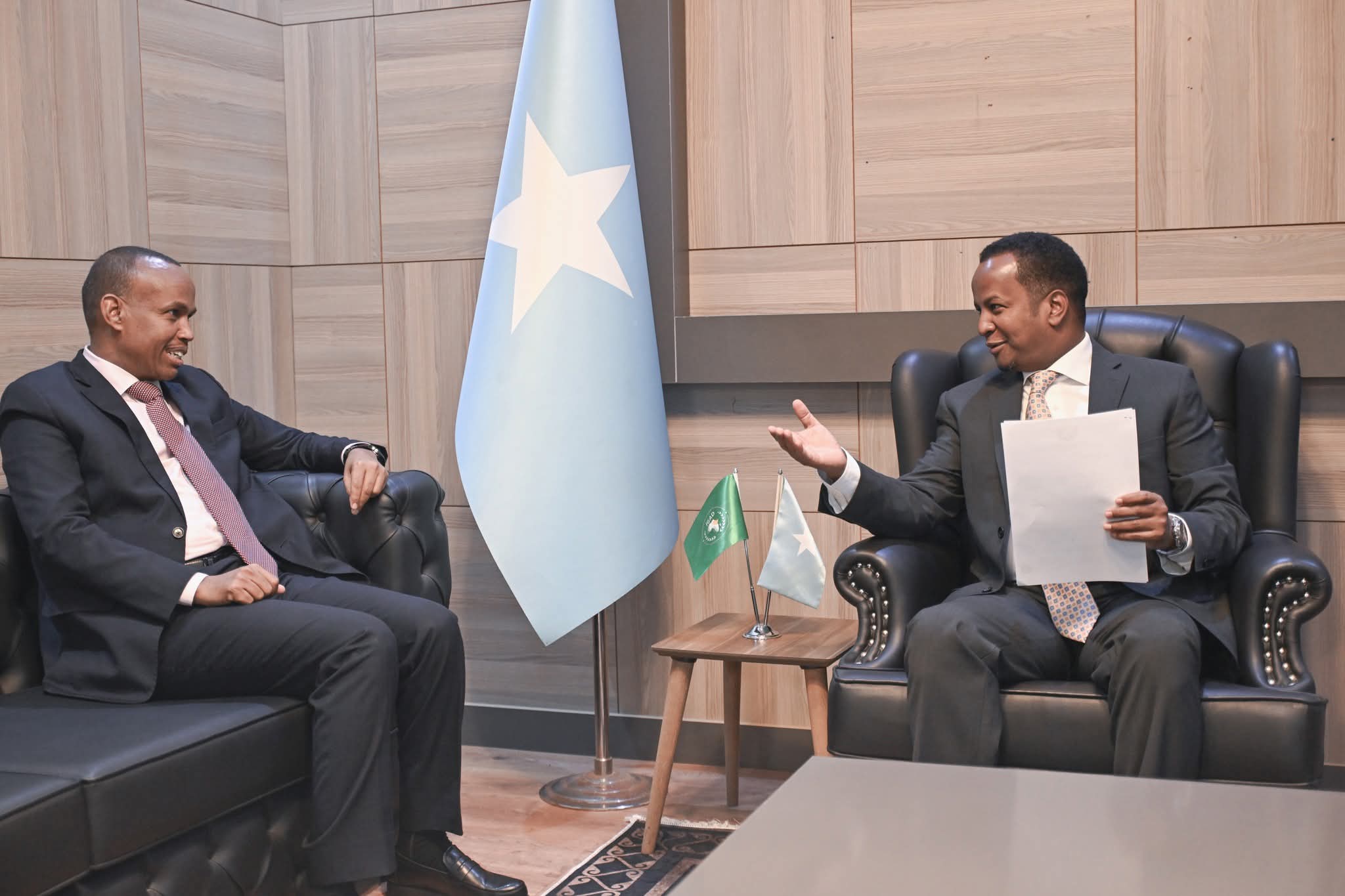 وزير الخارجية يلتقي مبعوث “إيغاد ” الخاص إلى جنوب السودان