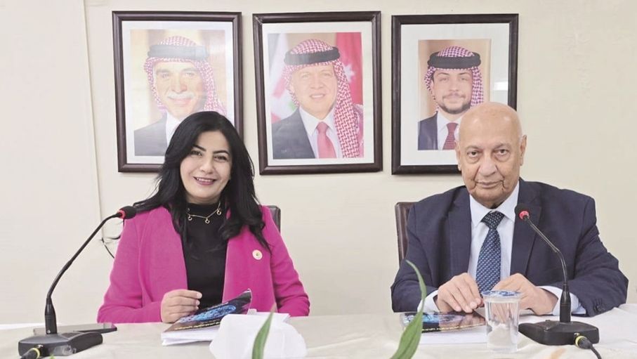 محاضرة في منتدى الرواد الكبار تناقش تطور الإعلام والتربية الإعلامية