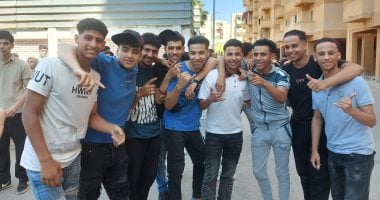 فرحة طلاب الثانوية فى الإسكندرية بسهولة امتحان اللغة الثانية