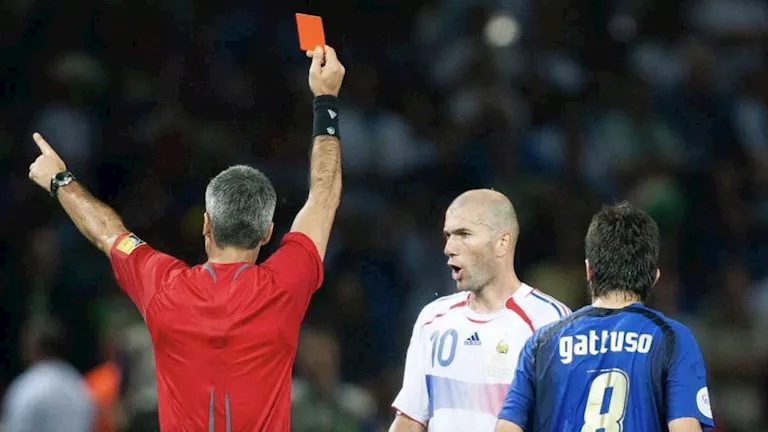 تعرف على أكثر المنتخبات واللاعبين تعرضاً للطرد في كأس العالم