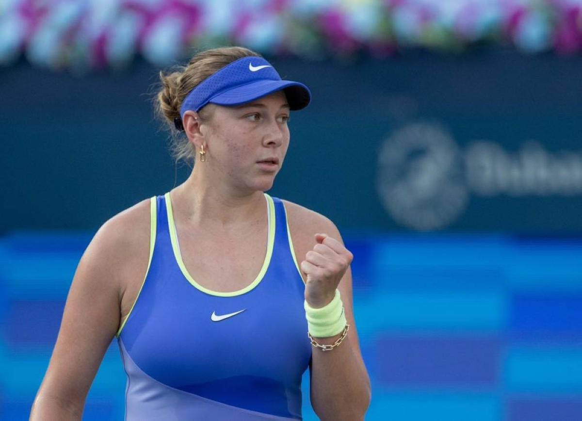 أنيسيموفا تقصي حاملة اللقب وتبلغ نصف نهائي «تنس دبي»