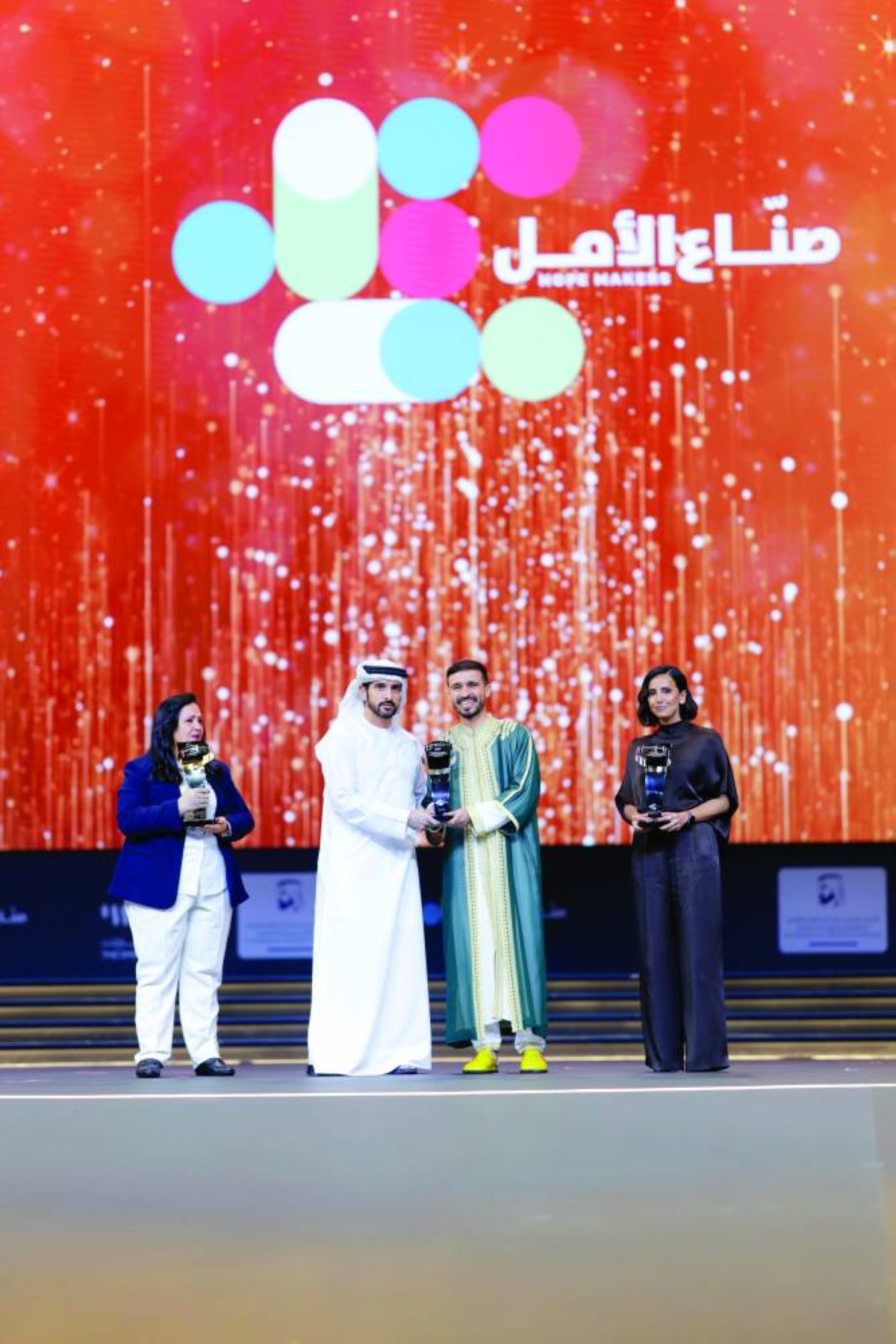 حمدان بن محمد يكرم أبرز صناع الأمل العرب