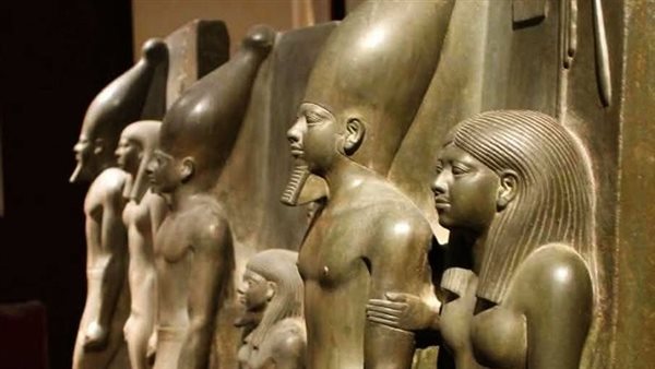 ثلاثيات الملك منكاورع، تمثال السيادة والقداسة في عصر بناة الأهرامات بمتحف التحرير