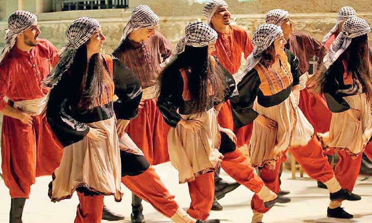 رقصة الطيارة الفلسطينية: الرقص على إيقاع الحرية