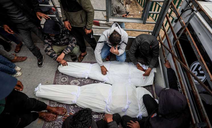 إسرائيل تواصل حصد أرواح الغزيين.. والأمم المتحدة قلقة جراء الهجمات قرب “الخط الأصفر”