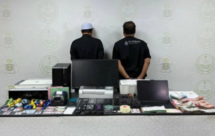 القبض على مقيمَين لنشرهما إعلانات تقديم خدمات حج وهمية ومضللة