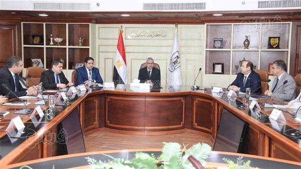محافظ بني سويف يناقش مع أعضاء البرلمان حلولا عاجلة لاحتياجات المواطنين
