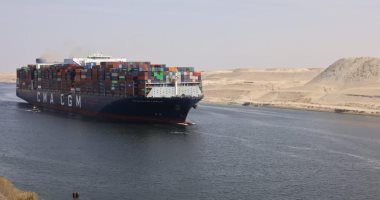 وحدات الإنقاذ البحرى بقناة السويس تنقذ طاقم صال خدمات بحرية بعد اندلاع حريق داخله