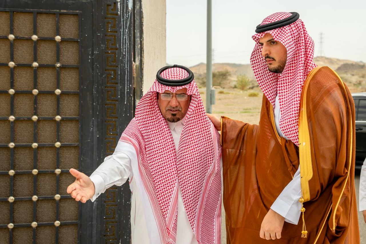محافظ الطائف يعزّي أسرة الربيعي في فقيدها