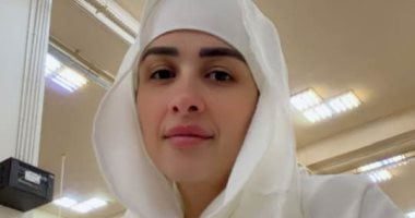 ياسمين عبد العزيز تؤدى مناسك الحج