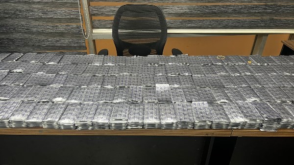 جمارك مطار القاهرة تضبط راكبة حاولت تهريب 2400 شريط دواء "إجهاض" قادمة من اليونان