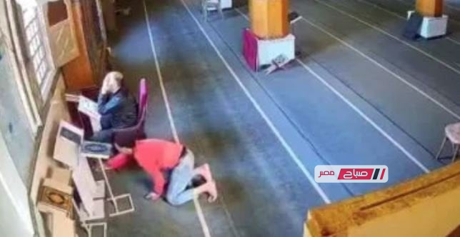 ضبط عاطل سرق هاتفا من داخل مسجد برأس البر واعترافه بالواقعة أمام أجهزة الأمن بدمياط