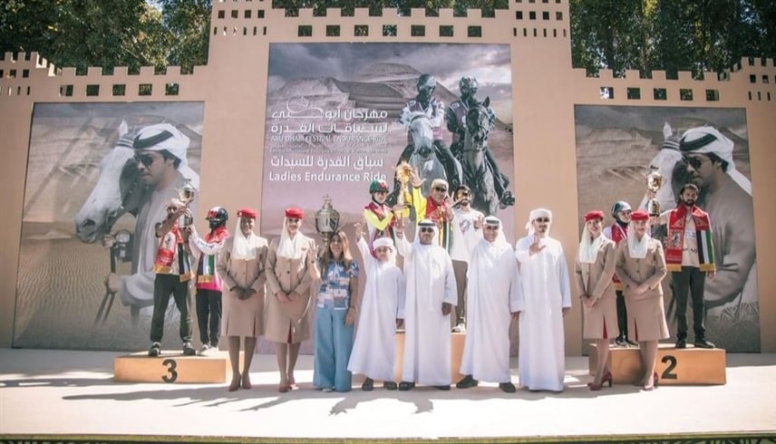 الفارسة آية الكيومي تحرز "لقب السيدات" بمهرجان أبوظبي للقدرة