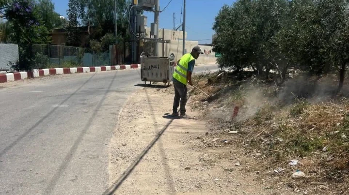 بلدية الوسطية ترفع 315 طنًا من النفايات خلال عطلة العيد
