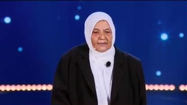 الرئيس السيسي يطلب من الدكتورة هاجر سعد الدين الجلوس خلال مشاركتها في احتفالية ليلة القدر (فيديو)