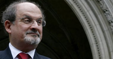 القصة الكاملة لفتوى اغتيال سلمان رشدى بسبب روايته آيات شيطانية