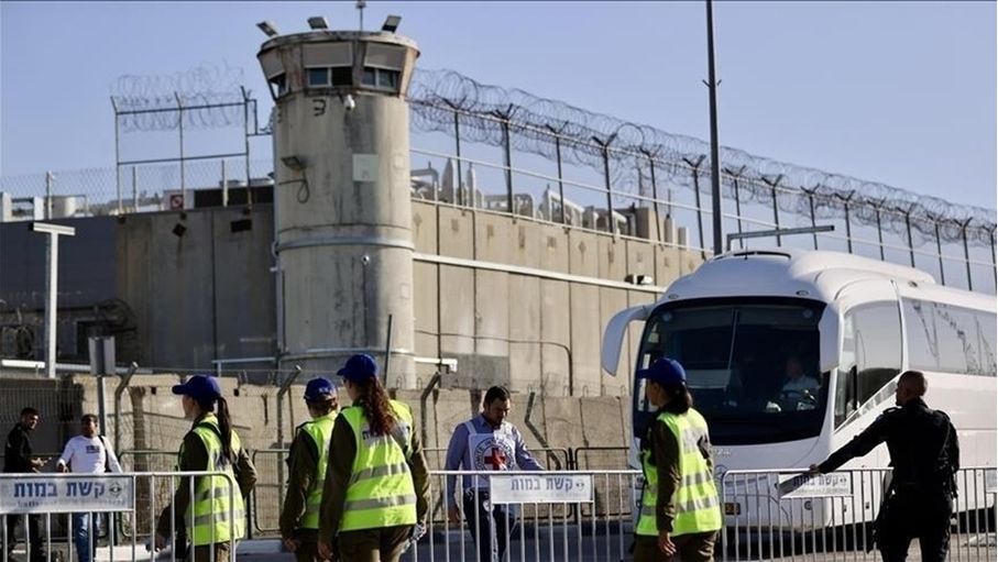 نادي الأسير: 66 فلسطينية بينهم 3 طفلات في سجون "إسرائيل"