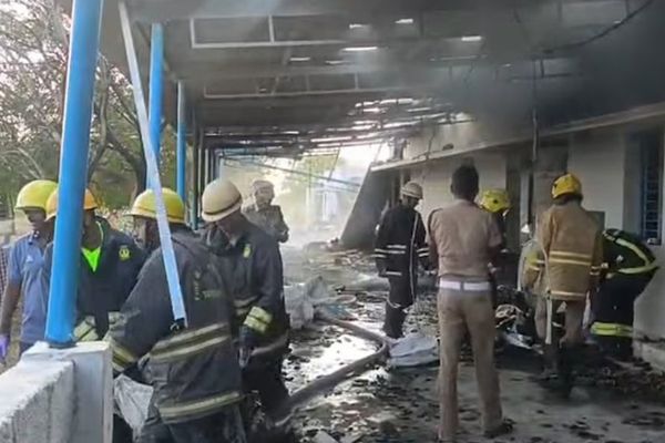 مصرع 23 عاملاً وإصابة آخرين في انفجار مصنع للألعاب النارية جنوب الهند