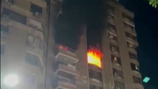 أنقذوا السكان بأعجوبة وشاحن محمول السبب، السيطرة على حريق شقة مصدق بالدقي (صور)