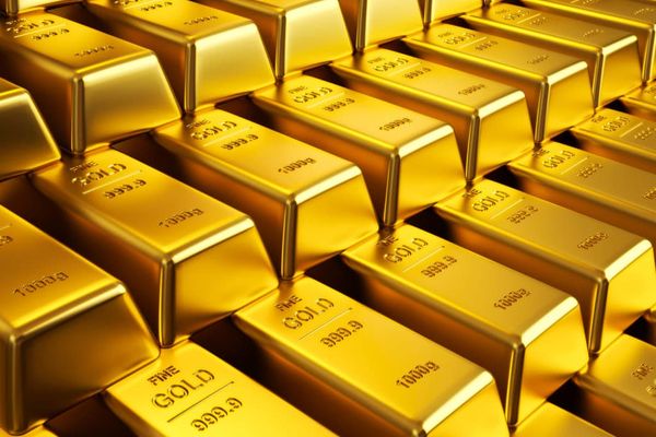 الذهب يرتفع ويتجه نحو انخفاضه الشهري الثاني على التوالي وسط مخاوف من التضخم