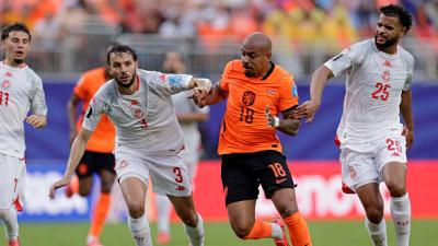هولندا تهزم تونس وتضرب موعداً مع المغرب في الدور الثاني من كأس العالم