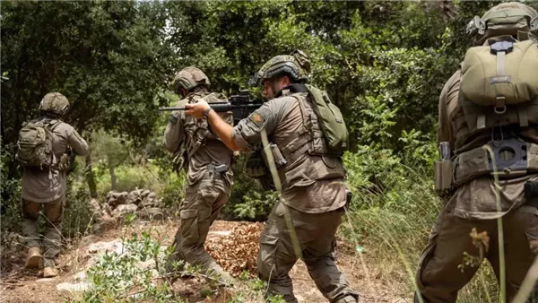 حزب الله يطلق عشرات المسيرات باتجاه جيش الاحتلال في جنوب لبنان