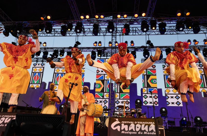 أسماء بارزة وجيل گناوي جديد.. مهرجان “گناوة” بالصويرة يعد بدورة استثنائية