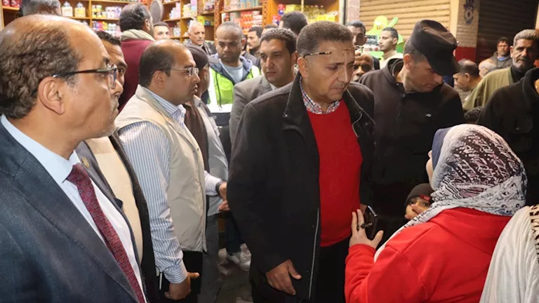 محافظ القليوبية يقود حملة لضبط الأسواق وتشميع مصانع مخالفة بطوخ