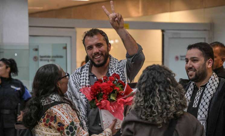 ناشط برازيلي من “أسطول الصمود” يعود لبلاده ويتهم إسرائيل بتعذيبه