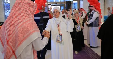 وزيرة التضامن تطمئن على حجاج الجمعيات الأهلية هاتفيا بمكة المكرمة والمدينة