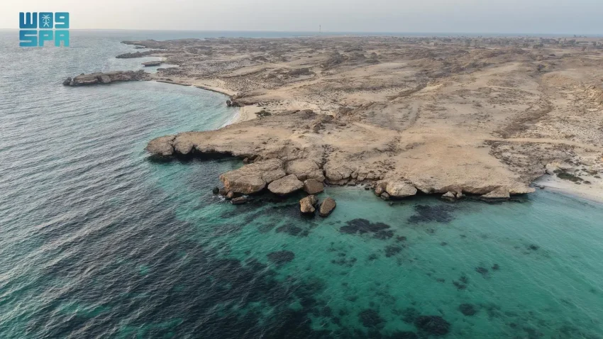 شاطئ خُتب.. سواحل بكر وآفاق واعدة للسياحة في جزر فرسان