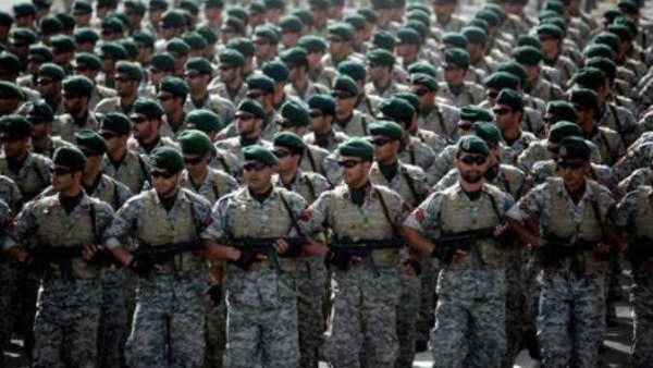 حاملين شعار "ضح بحياتك".. إيران تعلن تطوع 26 مليون شخص لأداء الخدمة العسكرية