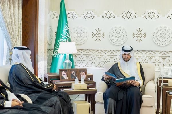 نائب أمير الشرقية يطلع على التقرير السنوي لفرع وزارة النقل والخدمات اللوجستية بالمنطقة الشرقية