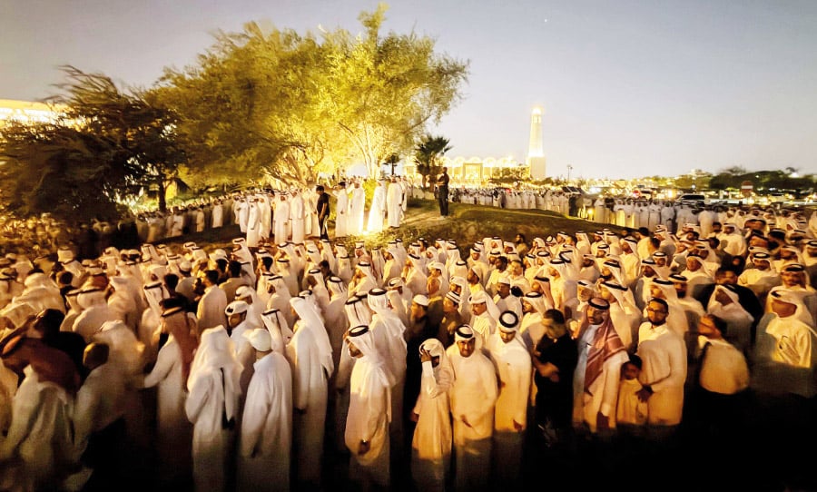 قطر تُشيع الأمير الوالد الشيخ حمد بن خليفة آل ثاني إلى مثواه الأخير… نهاية مسيرة قائد النهضة الحديثة في البلاد