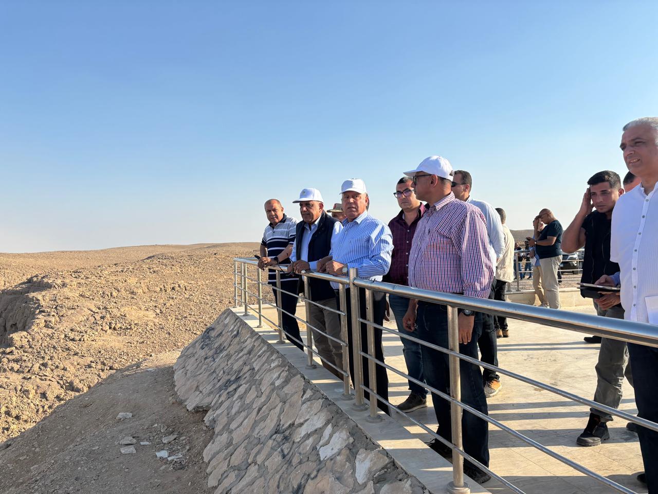 وزيرا النقل والكهرباء يتفقدان « جبل عتاقةوجبل سحابة» لإطلاق مشروعات لإنتاج طاقة الرياح