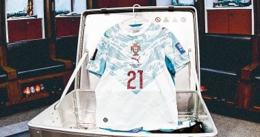 قميص جوتا فى مكان مميز بغرفة ملابس البرتغال
