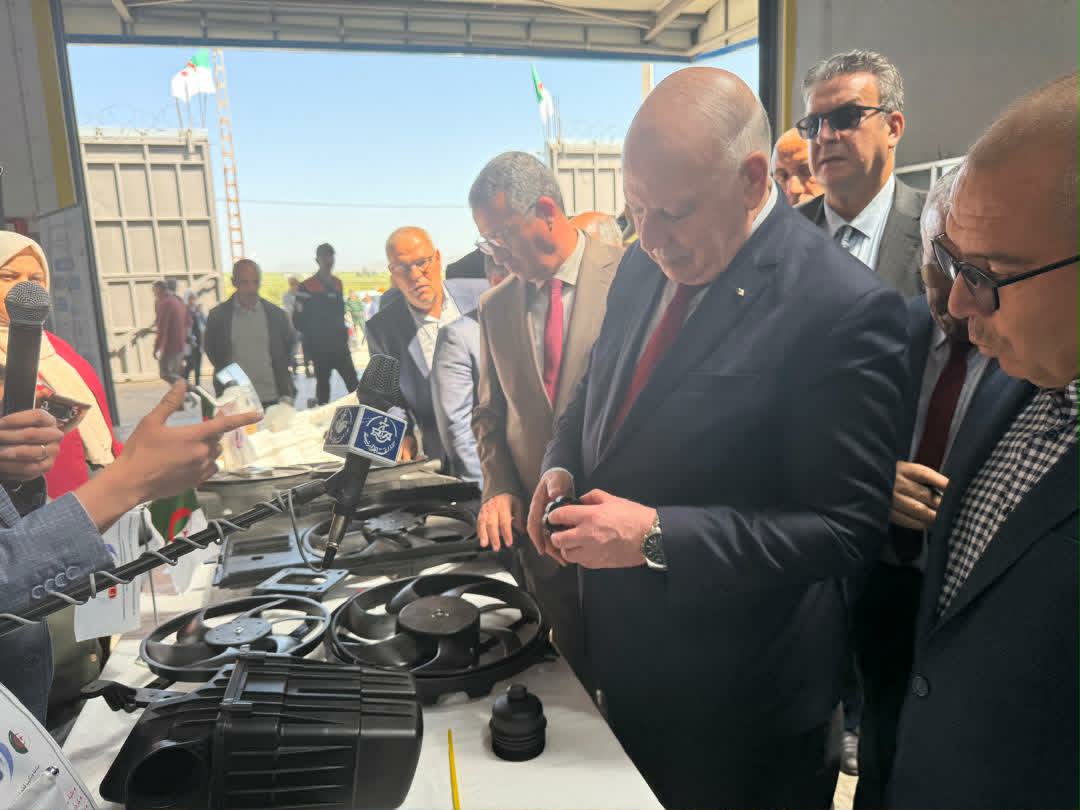 وزير الصناعة يدشن وحدتين صناعيتين بولاية أم البواقي ويؤكد دعم الاستثمار المحلي