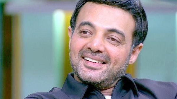 عمرو محمود ياسين يدافع عن ياسمين عبد العزيز بعد إلغاء تتر "وننسى اللي كان"