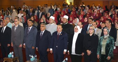 محافظ الدقهلية يشهد حفل تكريم الأمهات المثاليات بقصر ثقافة المنصورة