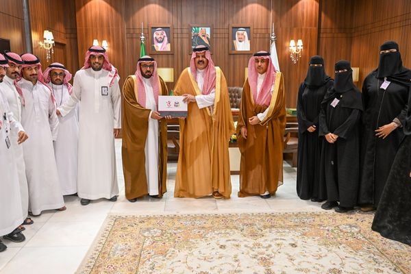 أمير حائل يطّلع على إنجازات مبادرة "السعد" و مستهدفات جمعية أجا النسائية .