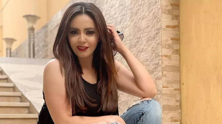 أزمة بين ياسمين نيازي وجيرانها بسبب الكلاب
