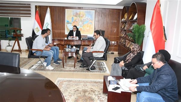 نائب محافظ الفيوم يتابع أعمال توصيل المرافق لمجمع صناعات الزيتون