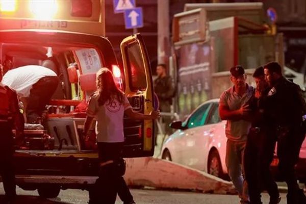 إعلام إسرائيلي: ارتفاع عدد المصابين في الهجوم على عراد إلى 88 شخصًا