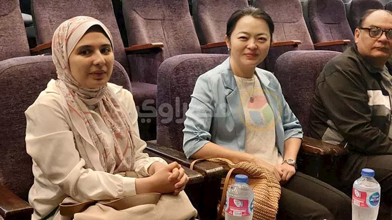 لفتة مؤازرة .. قنصل الصين تتابع مباراة مصر ونيوزيلندا من ستاد الإسكندر