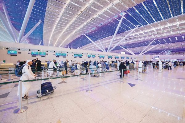 استضافة المسافرين العالقين يعكس نهج المملكة في أولوية سلامة الإنسان