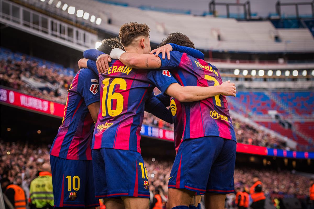 خروج نجم برشلونة من مباراة نيوكاسل بسبب الإصابة