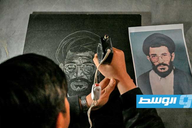 موضة في باكستان.. نقش صور الأحباء على شواهد القبور لتخليد ذكراهم
